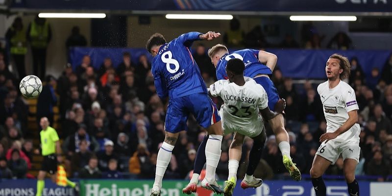 Phong độ hai đội phản ánh hai thái cực đối lập hoàn toàn